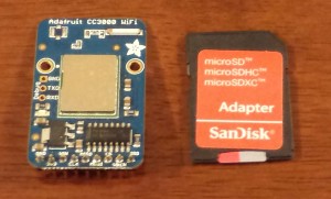 Comparación de tamaño entre el módulo WiFI CC3000 con una tarjeta SD